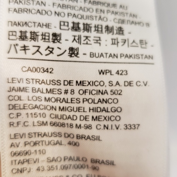 Levi's Pocket T-Shirt - Picture 5 of 7